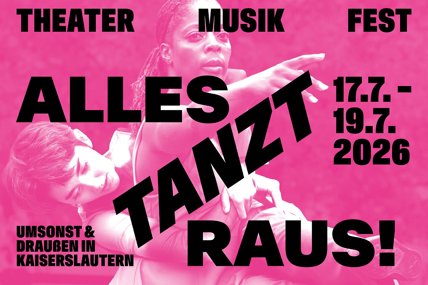 Pinkfarbenes Festivalplakat. Im Hintergrund halten sich zwei Personen in einer dynamischen Tanzpose. Darauf der Text: Theater Musik Fest. Alles tanzt raus! 17.7. - 19.7. 2026. Umsonst & draußen in Kaiserslautern.